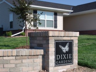 Dixie Gardens – Entry Sign – EAST – 2011-08-31